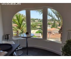 VILLA DE LUJO, TODO DE PRIMERA CALIDAD Y CON VISTAS AL MAR EN UNA URBANIZACIÓN MUY PRIVILEGIADA DE C