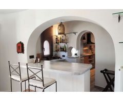 VILLA DE LUJO, TODO DE PRIMERA CALIDAD Y CON VISTAS AL MAR EN UNA URBANIZACIÓN MUY PRIVILEGIADA DE C