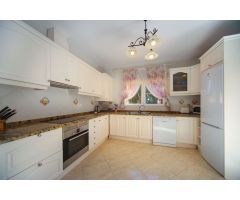 Exclusivo Chalet Independiente en Calpe: Un Paraíso Privado