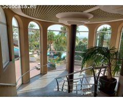 Bungalow duplex 2 dormitorios con solarium, garaje, piscinas y vistas mar en Calpe (Costa Blanca)