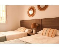 Bungalow duplex 2 dormitorios con solarium, garaje, piscinas y vistas mar en Calpe (Costa Blanca)