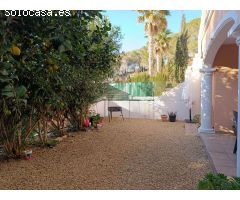 Adosado con piscina comunitaria, garaje y jardín en Calpe (Costa Blanca)