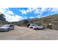 Finca rústica con gran potencial y amplio terreno próxima a todos los servicios.