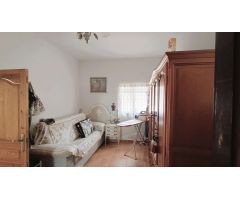 Finca rústica con gran potencial y amplio terreno próxima a todos los servicios.