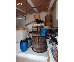 Finca rústica con gran potencial y amplio terreno próxima a todos los servicios.