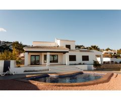 En venta preciosa villa de estilo mediterráneo con vistas en Moraira (Costa Blanca, Alicante)