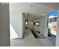 Villa moderna en la costa de Benissa y Calpe a 1,5 km de la playa.