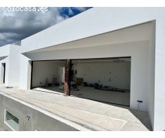 Villa moderna en la costa de Benissa y Calpe a 1,5 km de la playa.