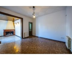 JTO. C/FORMENTERA: CASA CON ENCANTO COMPUESTA DE GRAN LOCAL Y FACHADA 7m