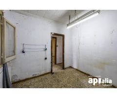 CASA PLANTA BAJA PARA REFORMAR TOTALMENTE, O SUELO URBANIZABLE