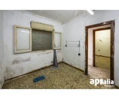 CASA PLANTA BAJA PARA REFORMAR TOTALMENTE, O SUELO URBANIZABLE
