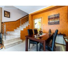 CASA MUY BIEN CONSERVADA EN EL CENTRO