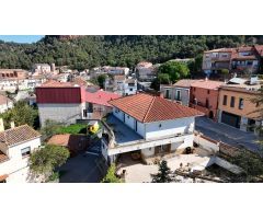 CASA SEÑORIAL EN EL CENTRO DE VACARISSES, CON JARDÍN, VISTAS Y MUCHISIMAS POSIBILIDADES