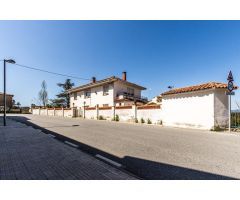 CASA SEÑORIAL EN EL CENTRO DE VACARISSES, CON JARDÍN, VISTAS Y MUCHISIMAS POSIBILIDADES