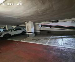Plaza de parking para coche mediano/grande