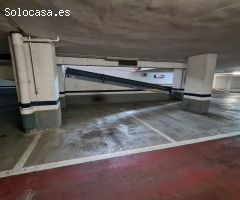 Plaza de parking para coche mediano/grande
