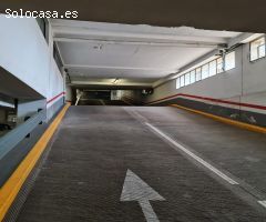 Plaza de parking para coche mediano/grande