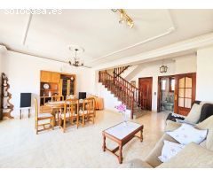 ¡Oportunidad Única! Impresionante Vivienda Tipo Tríplex en el Corazón de La Unión
