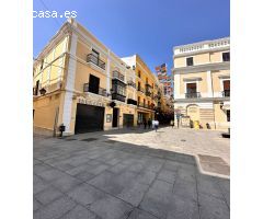 Local en la Plza de España con traspaso de licencia de Estanco