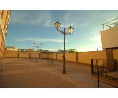 BONITO PISO DE 3 DORMITORIOS CON PATIO, PLAZA DE GARAJE Y TRASTERO.