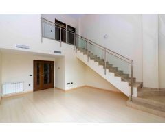 DUPLEX EN BARRIADA DE LLERA