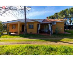 Chalet en parcela de 7.500 m² en Carretera de Sevilla (Badajoz). Todo Registrado. Financiable