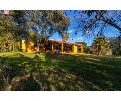 Chalet en parcela de 7.500 m² en Carretera de Sevilla (Badajoz). Todo Registrado. Financiable