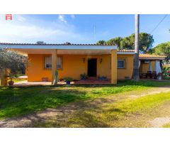 Chalet en parcela de 7.500 m² en Carretera de Sevilla (Badajoz). Todo Registrado. Financiable