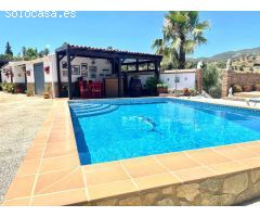 Finca con casa e instalaciones para caballos en Alhaurin de la Torre.
