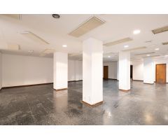 Bajo comercial en plena calle Juana de Vega, centro de A Coruña