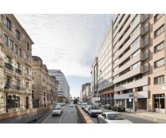 Bajo comercial en plena calle Juana de Vega, centro de A Coruña