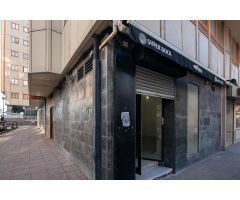 Bajo en esquina a 50 metros de la playa del Orzán