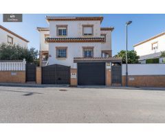 ¡¡ESPECTACULAR CASA PAREADA CON PISCINA!!