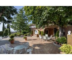 Casa con Gran Parcela en La Zubia