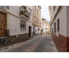 PRECIOSA Y AMPLIA CASA EN PLENO CENTRO DE LANJARÓN
