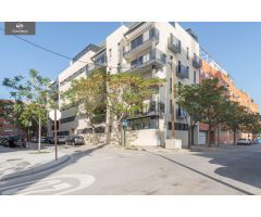 Exclusivo ático con 97 m2 de terraza y vistas a Sierra Nevada en Barrio Periodistas