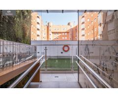 Exclusivo ático con 97 m2 de terraza y vistas a Sierra Nevada en Barrio Periodistas