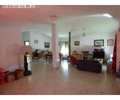 Villa en venta en Las Lagunas, Mijas + 6 naves colindantes