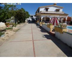 Villa en venta en Las Lagunas, Mijas + 6 naves colindantes