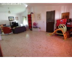 Villa en venta en Las Lagunas, Mijas + 6 naves colindantes