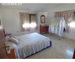 Villa en venta en Las Lagunas, Mijas + 6 naves colindantes
