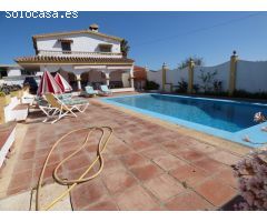 Villa en venta en Las Lagunas, Mijas + 6 naves colindantes