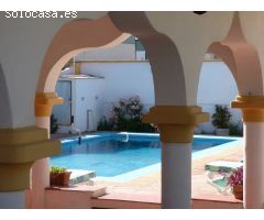 Villa en venta en Las Lagunas, Mijas + 6 naves colindantes