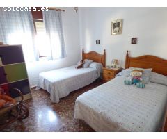 Villa en venta en Las Lagunas, Mijas + 6 naves colindantes