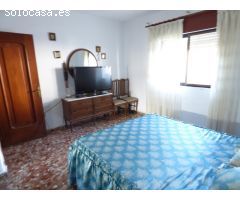 Villa en venta en Las Lagunas, Mijas + 6 naves colindantes
