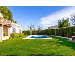 Chalet con jardín y piscina en Mediona!