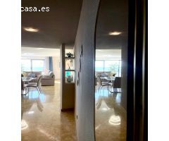 Apartamento de Lujo con vistas al mar, piscina y garaje