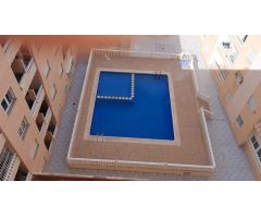 Apartamento en el centro de Torrevieja, planta baja con piscina comunitaria - Precio 112000