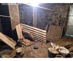 CASA DE PIEDRA CON AMPLIO TERRENO EN ZONA DE CORNANDA, BRION