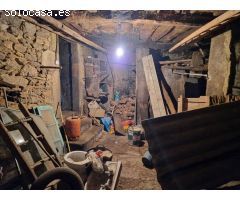 CASA DE PIEDRA CON AMPLIO TERRENO EN ZONA DE CORNANDA, BRION